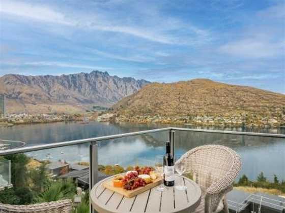 Lakeview Retreat - Queenstown Holiday Home