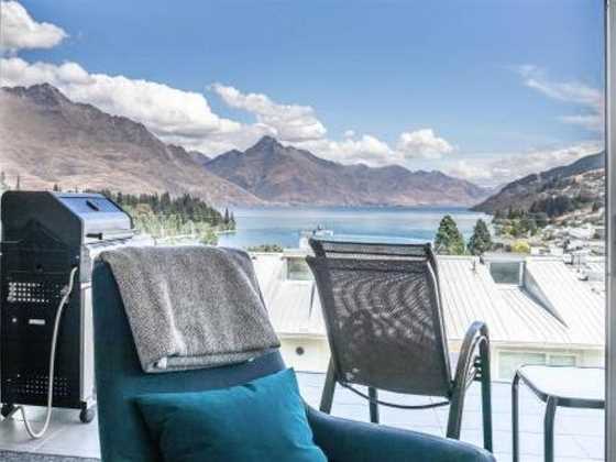 Heart of Queenstown - 5 bedroom apartment