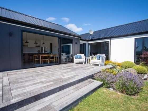 Lake House - Te Anau Holiday Home