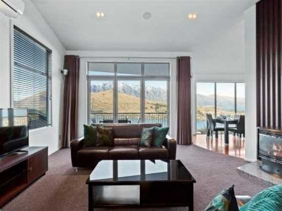 Paradise Peaks - Queenstown Holiday Home