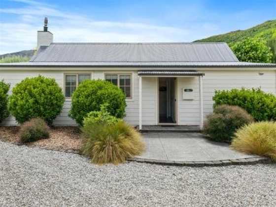 Gold Rush Cottage - Arrowtown Holiday Home