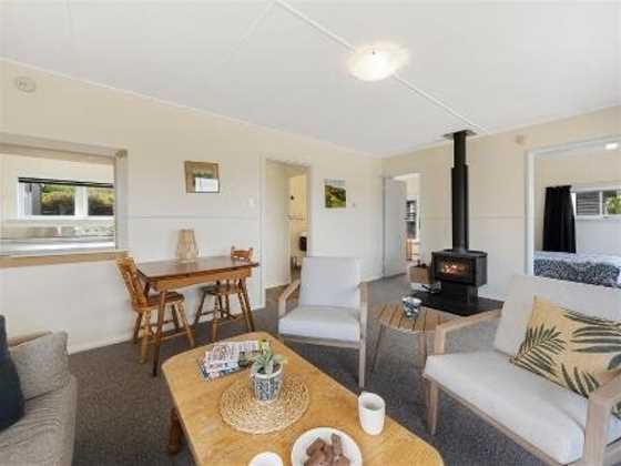 The Green Trout - Paraparaumu Beach Holiday Home