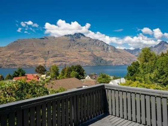Arawata Lodge - Queenstown Holiday Home