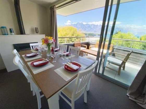 Tekau Family Apartment - Luxe, Comfort and Gorgeous Views