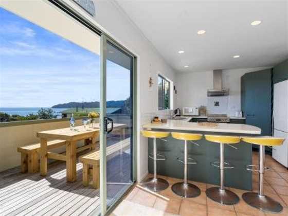 Sandy Beach House - Coopers Beach Holiday Home