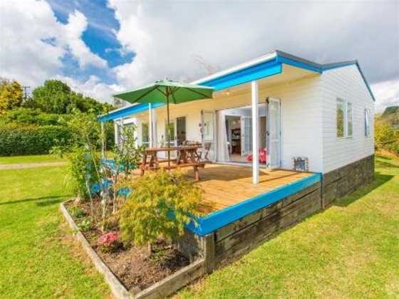 Calypso Cottage with Wifi - Raglan Holiday Home