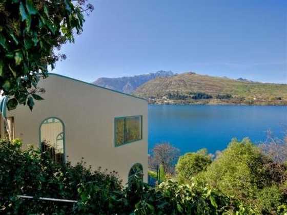 Frankton House - Queenstown Holiday Home