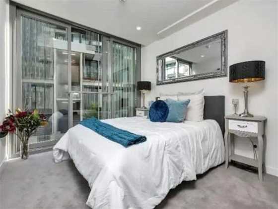 Stylish 1 bedroom with Office Area