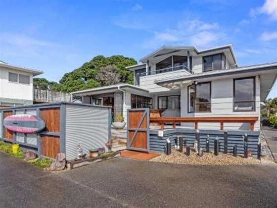 Kiwiana Bach - Waihi Beach Holiday Home