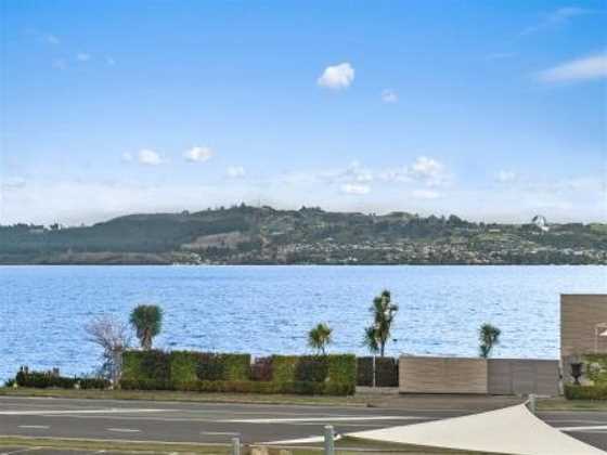 Lakeside Delight - Two Mile Bay Holiday Apartment