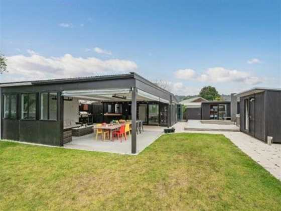 Family Tides - Whangamata Holiday Home