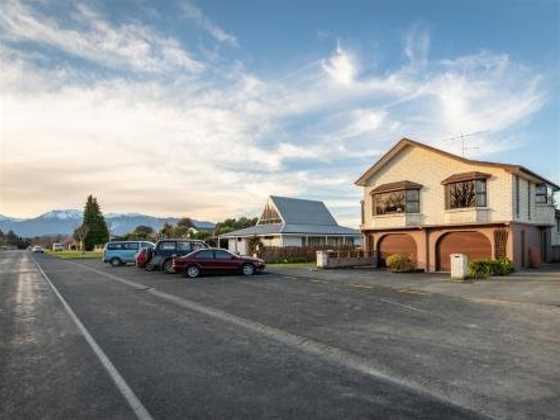 Redcliff House - Te Anau Holiday Home