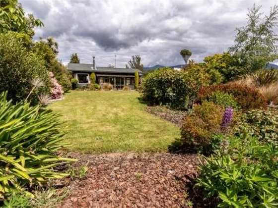 Boat Harbour House - Te Anau Holiday Home