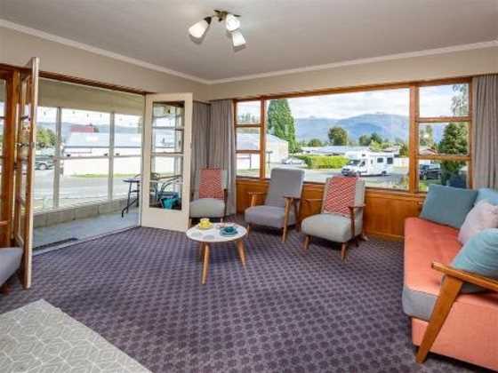 Grand View - Te Anau Holiday Home