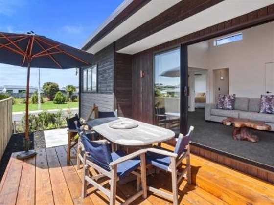 Ocean Bliss Bach - Waihi Beach Holiday Home