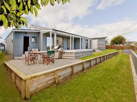 Sea Breeze - Whangamata Holiday Home