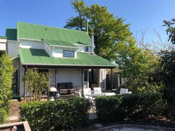 Central Charmer - Taupo Holiday Home