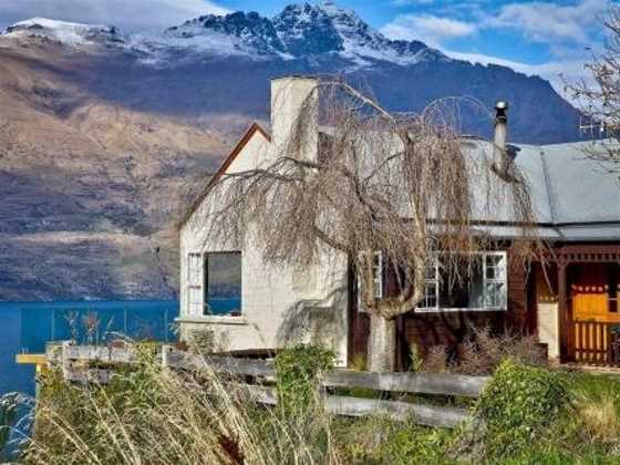 Remarkable on Thorn - family home with stunning lake and mountain views