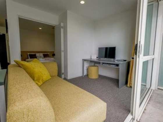 Cosy Renovated 1 Bedroom Apartment in CBD Hotel