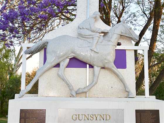 Gunsynd Museum & Statue