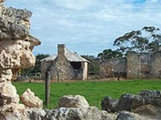 Historical Kangaroo Inn Ruins