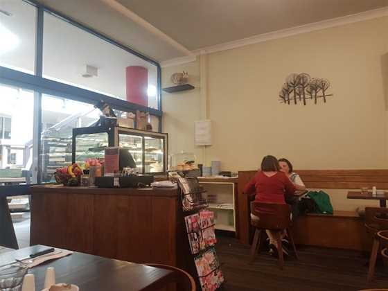 Noshtalgia Cafe Restaurant