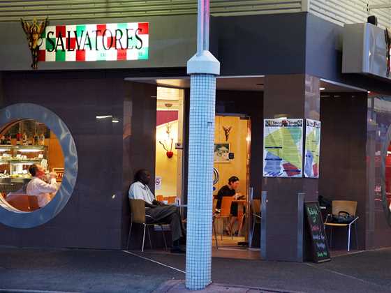 Salvatores Cafe