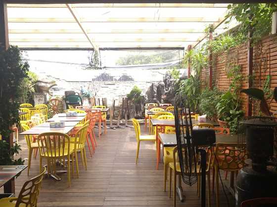 Le Courtyard Cafe