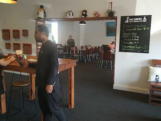 Mad Penguin Cafe, pizza, Bar & Restaurant