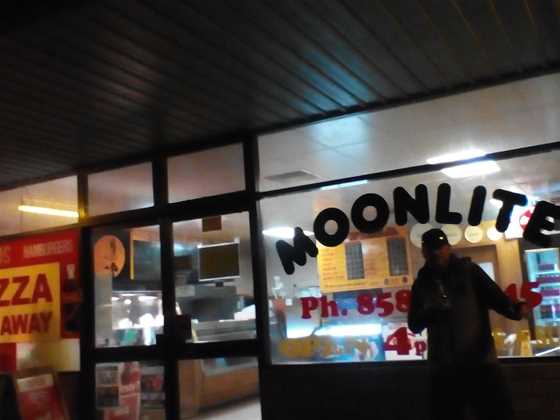 Moonlite Cafe & Pizza