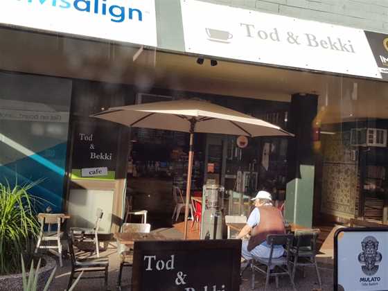 Tod & Bekki Cafe