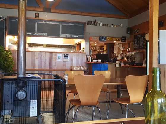 Manapouri Lakeview Cafe and Bar