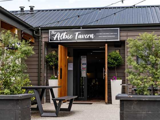 The Albie Tavern and Takeaway