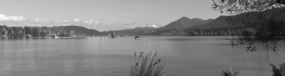 Picnic Point at Goughs Bay - Localista