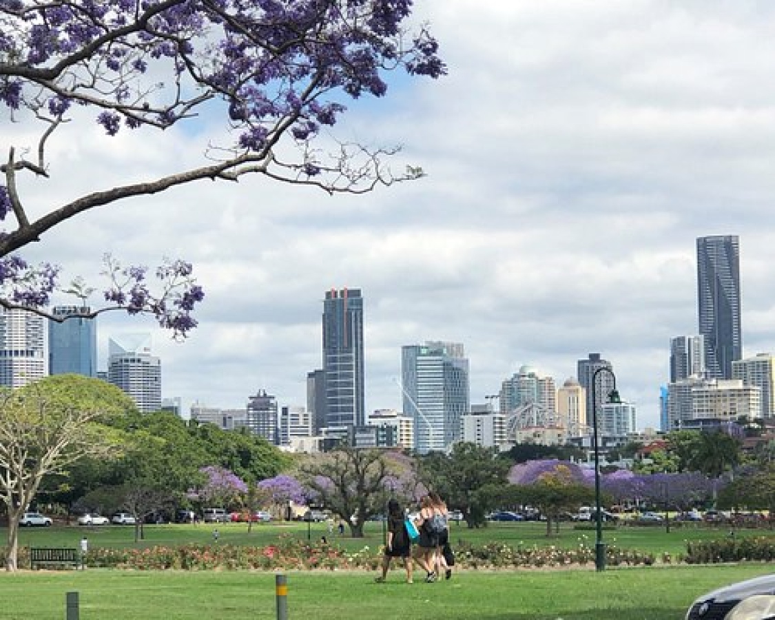 Guided tour of Brisbane, Australia from South Bank Parklands to New Farm