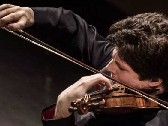 Augustin Hadelich Performs Mendelssohn’s Violin Concerto