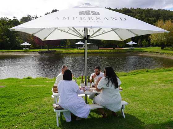 Pinot Blanc: A White Luncheon Among the Vines @ Pinot Picnic Festival